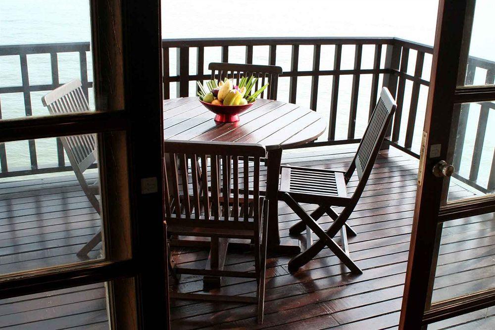 Avillion Port Dickson Ξενοδοχείο Εξωτερικό φωτογραφία A balcony