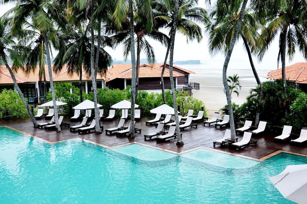 Avillion Port Dickson Ξενοδοχείο Εξωτερικό φωτογραφία The swimming pool at the resort