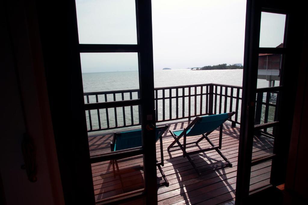 Avillion Port Dickson Ξενοδοχείο Δωμάτιο φωτογραφία View from a chalet